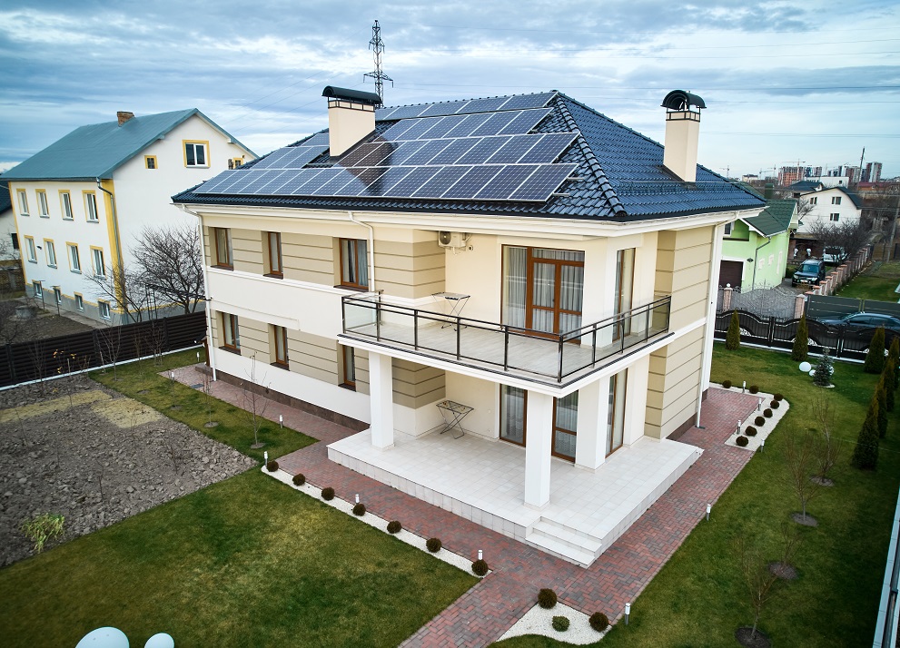 Wohnhaus mit Photovoltaik-Solarmodulen