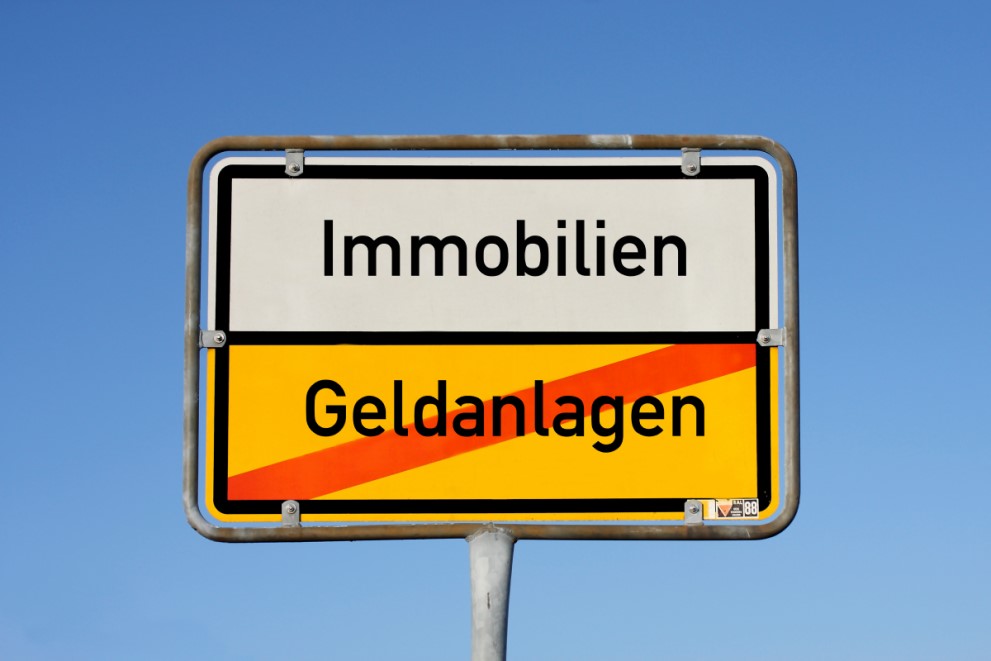 Verkehrsschild Immobilien: Geldanlagen durchgestrichen