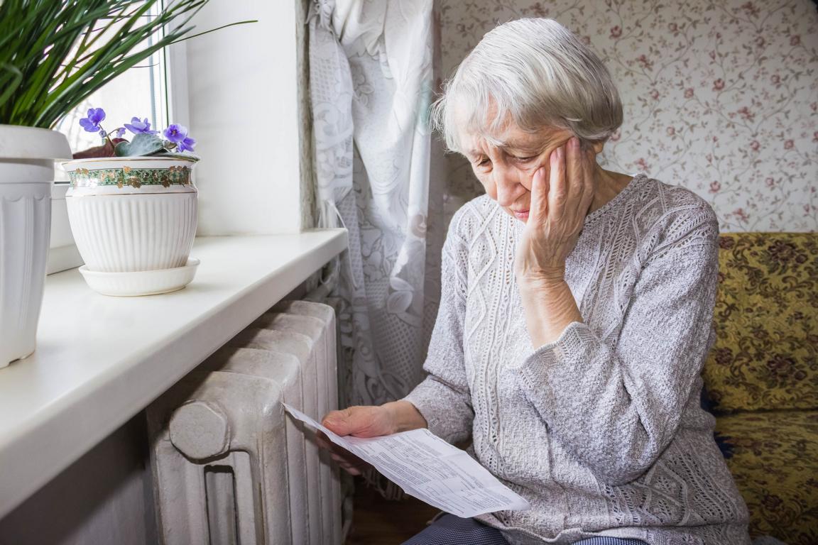 Seniorin verzweifelt an Nebenkostenabrechnung